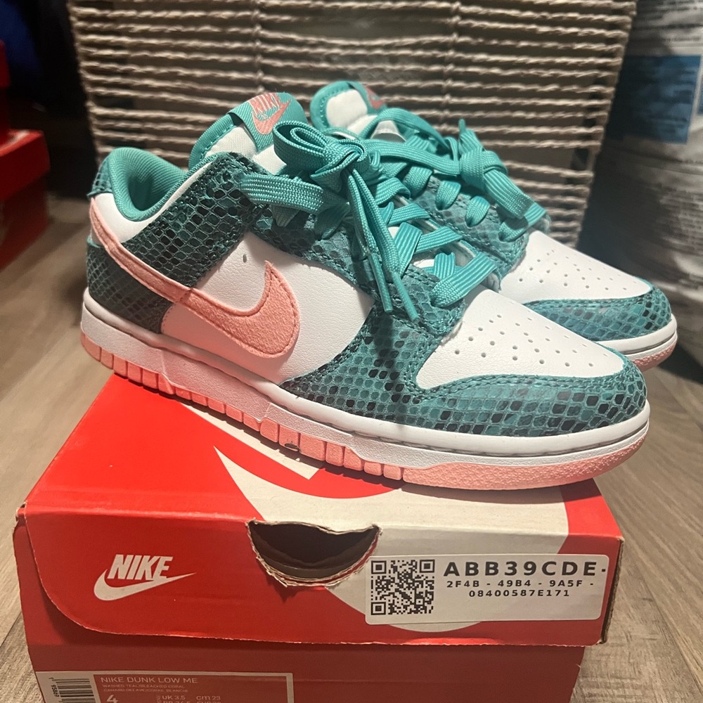 Nike Dunk Low Green and Coral Sneakers